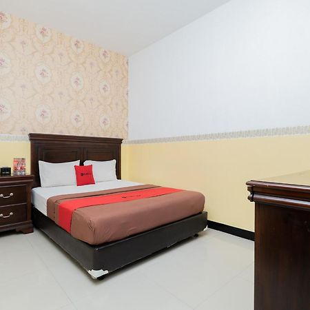 Reddoorz Near Taman Krida Budaya Malang Ngoại thất bức ảnh