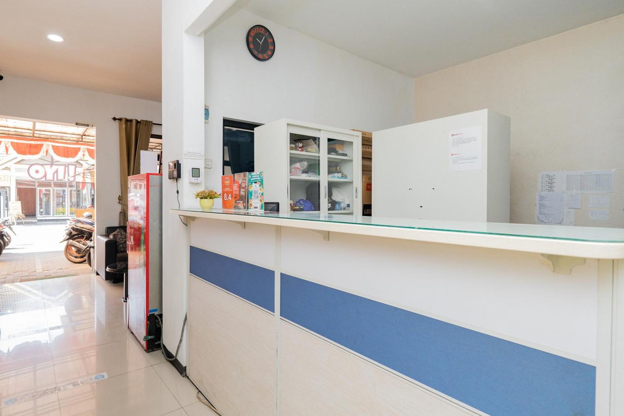 Reddoorz Near Taman Krida Budaya Malang Ngoại thất bức ảnh