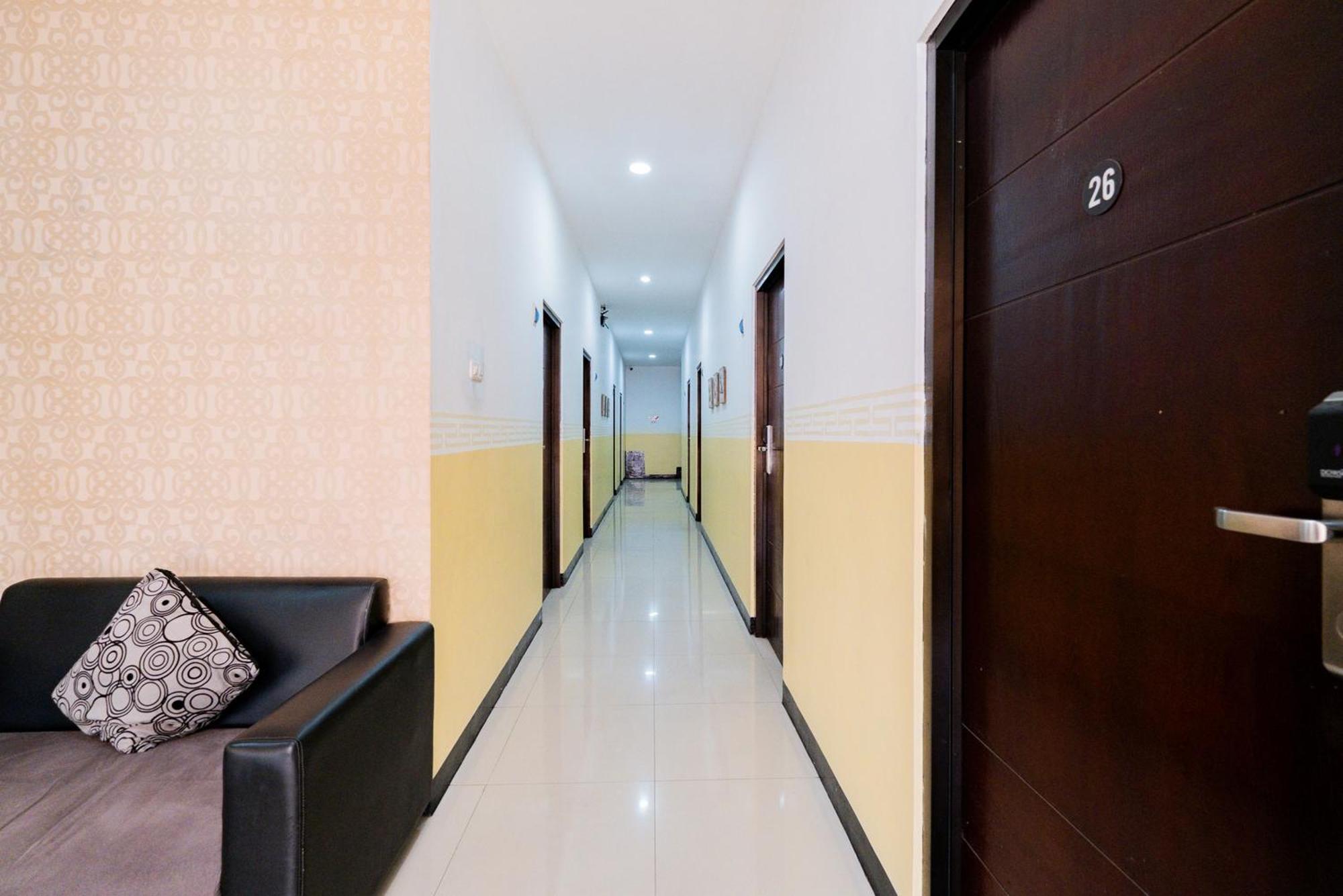 Reddoorz Near Taman Krida Budaya Malang Ngoại thất bức ảnh