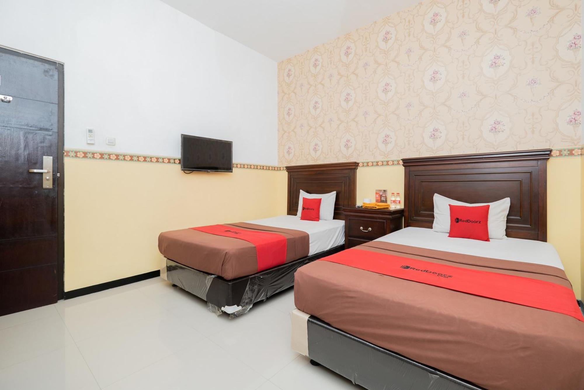 Reddoorz Near Taman Krida Budaya Malang Ngoại thất bức ảnh