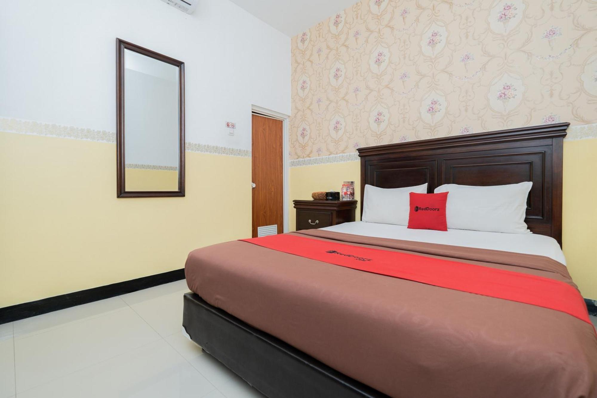Reddoorz Near Taman Krida Budaya Malang Ngoại thất bức ảnh