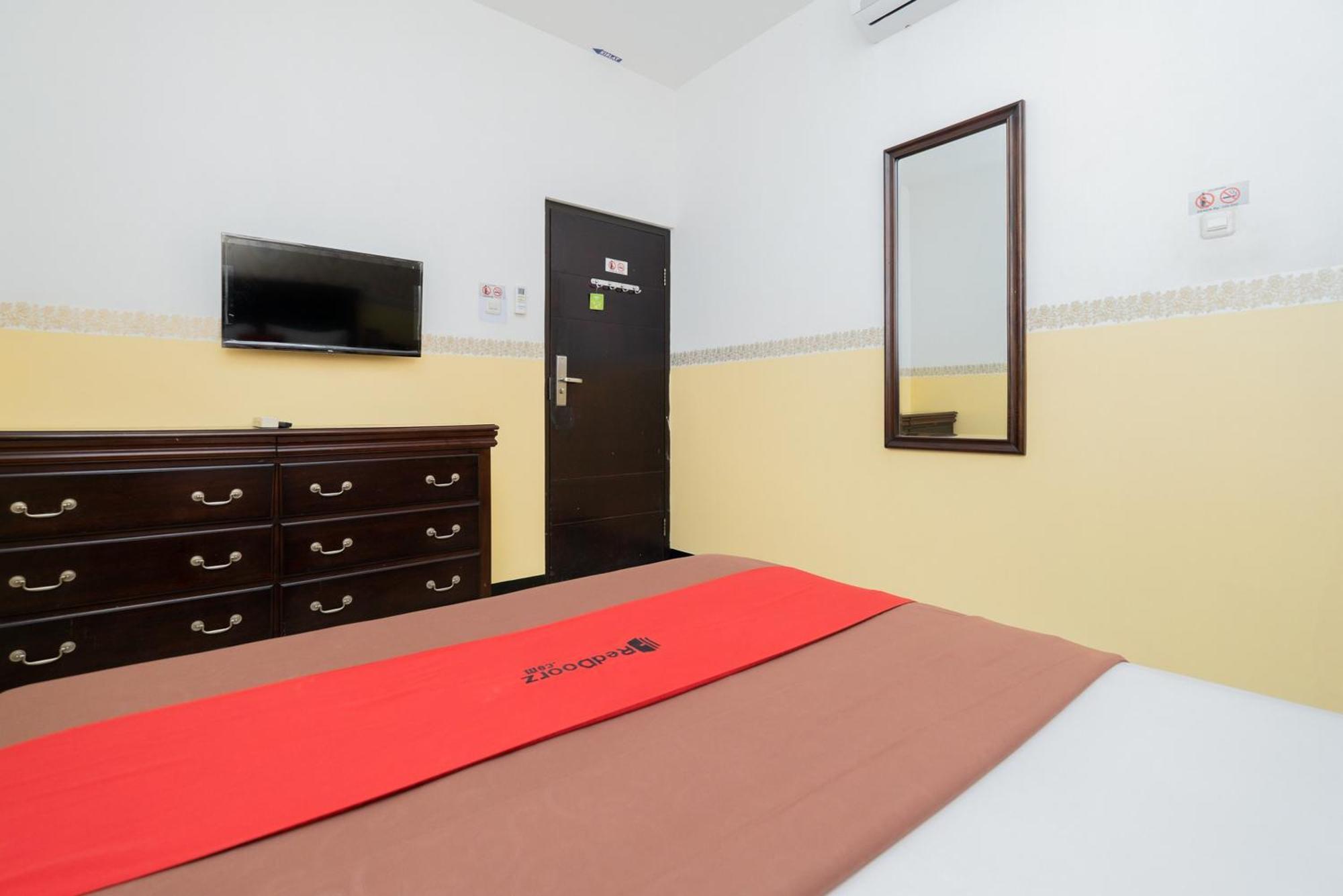 Reddoorz Near Taman Krida Budaya Malang Ngoại thất bức ảnh
