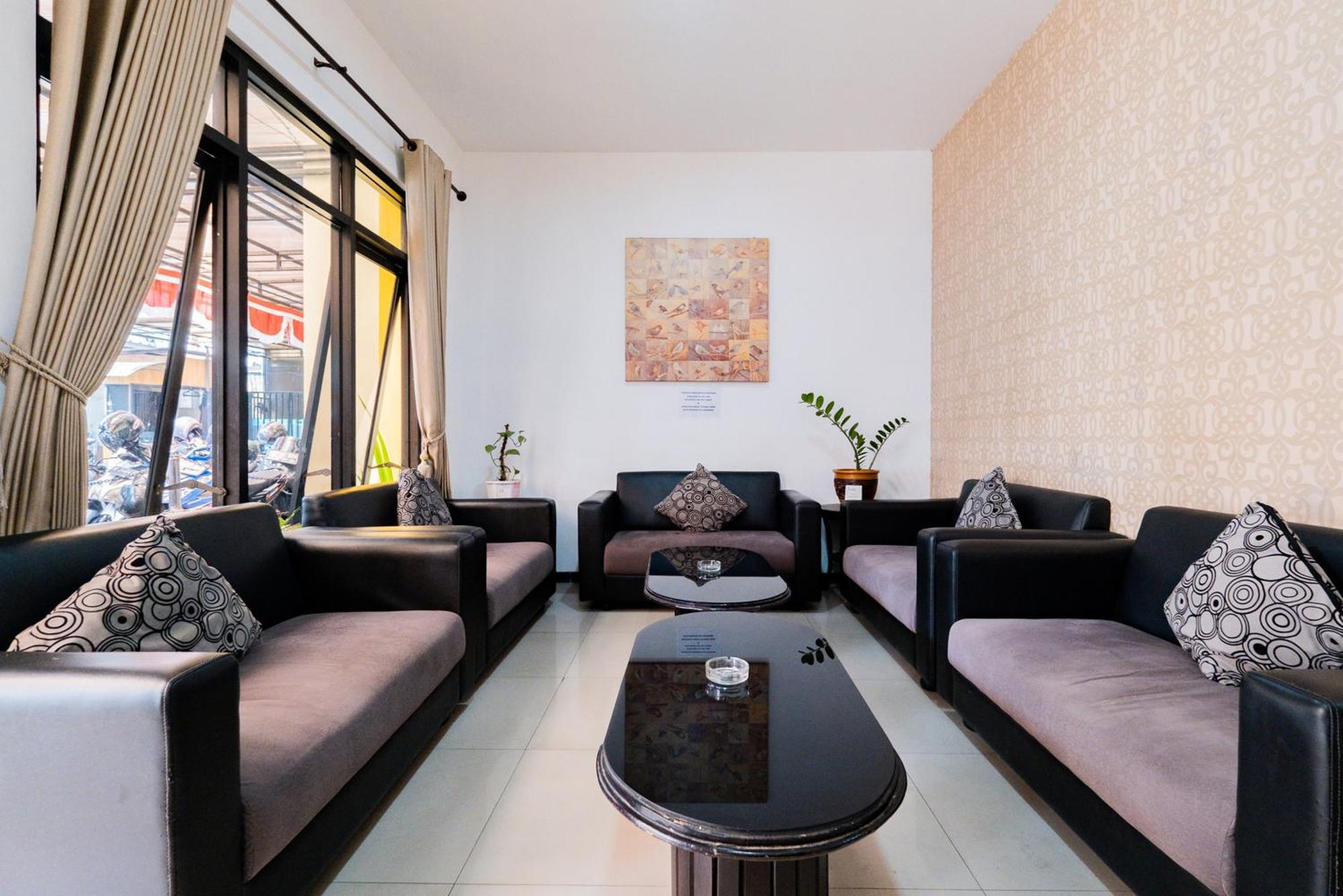 Reddoorz Near Taman Krida Budaya Malang Ngoại thất bức ảnh