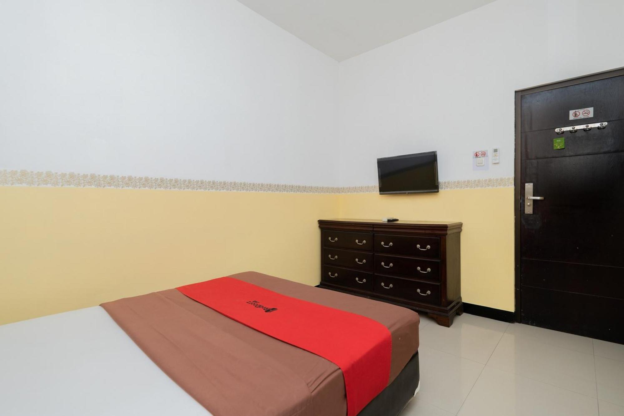 Reddoorz Near Taman Krida Budaya Malang Ngoại thất bức ảnh