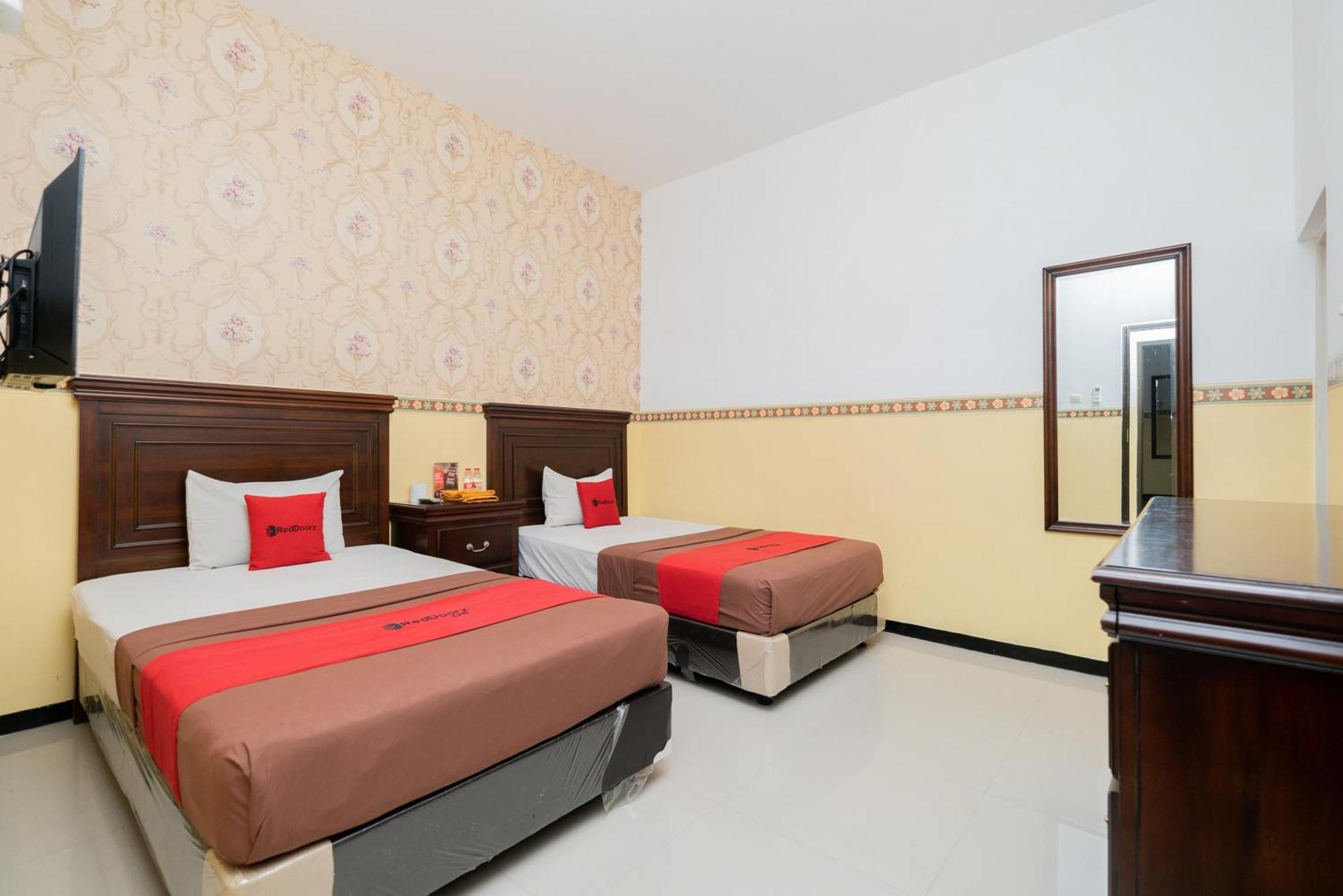 Reddoorz Near Taman Krida Budaya Malang Ngoại thất bức ảnh