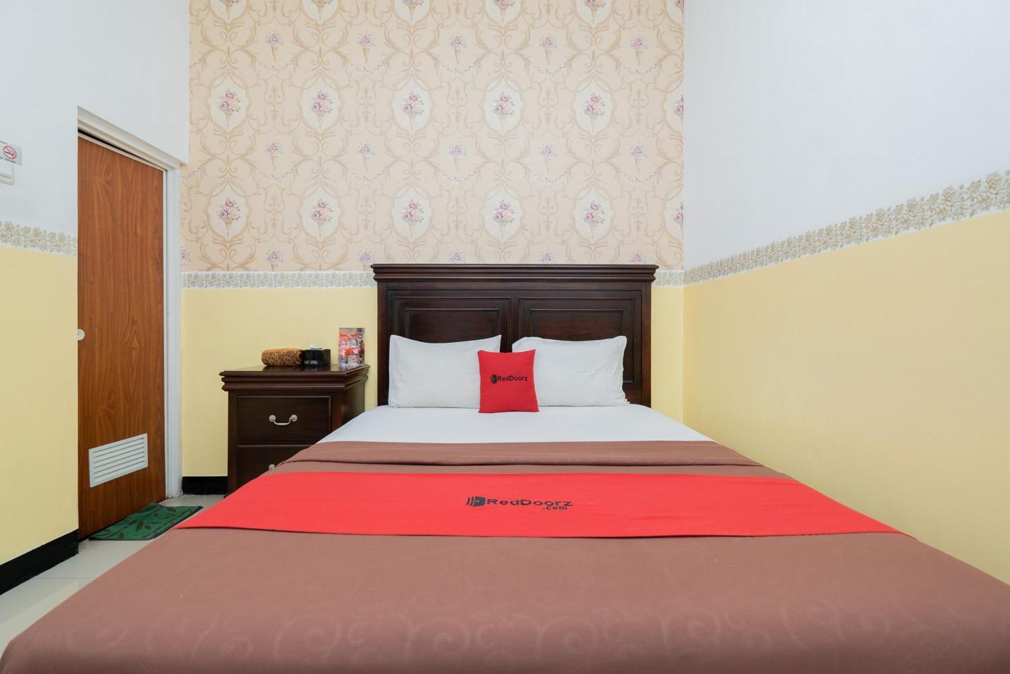 Reddoorz Near Taman Krida Budaya Malang Ngoại thất bức ảnh