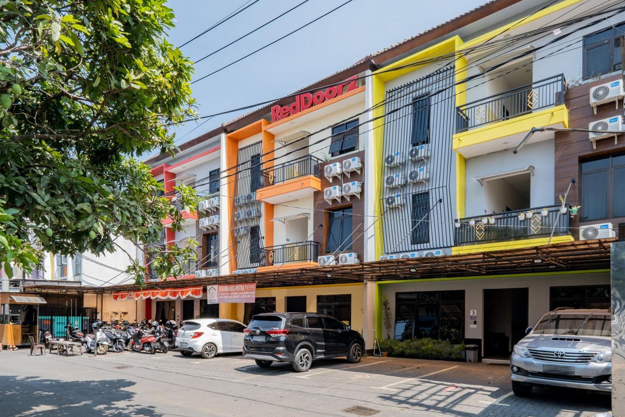 Reddoorz Near Taman Krida Budaya Malang Ngoại thất bức ảnh