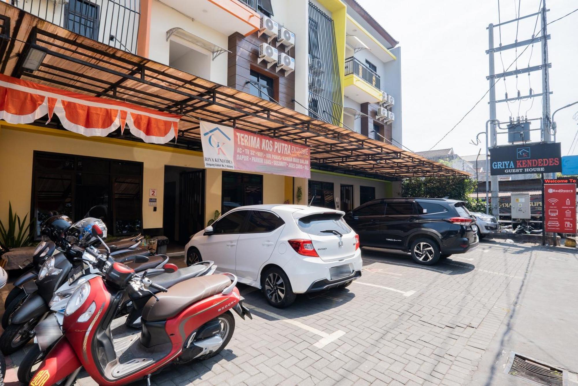 Reddoorz Near Taman Krida Budaya Malang Ngoại thất bức ảnh